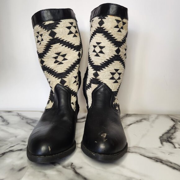 FOREVER 21 WOMENS SIZE 7 - 7.5 LOW HEEL BOOTS - Picture 1 of 11